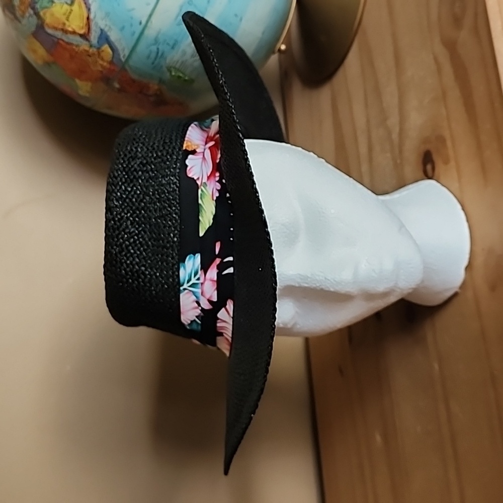 Peter Grimm black strawhat with floral band